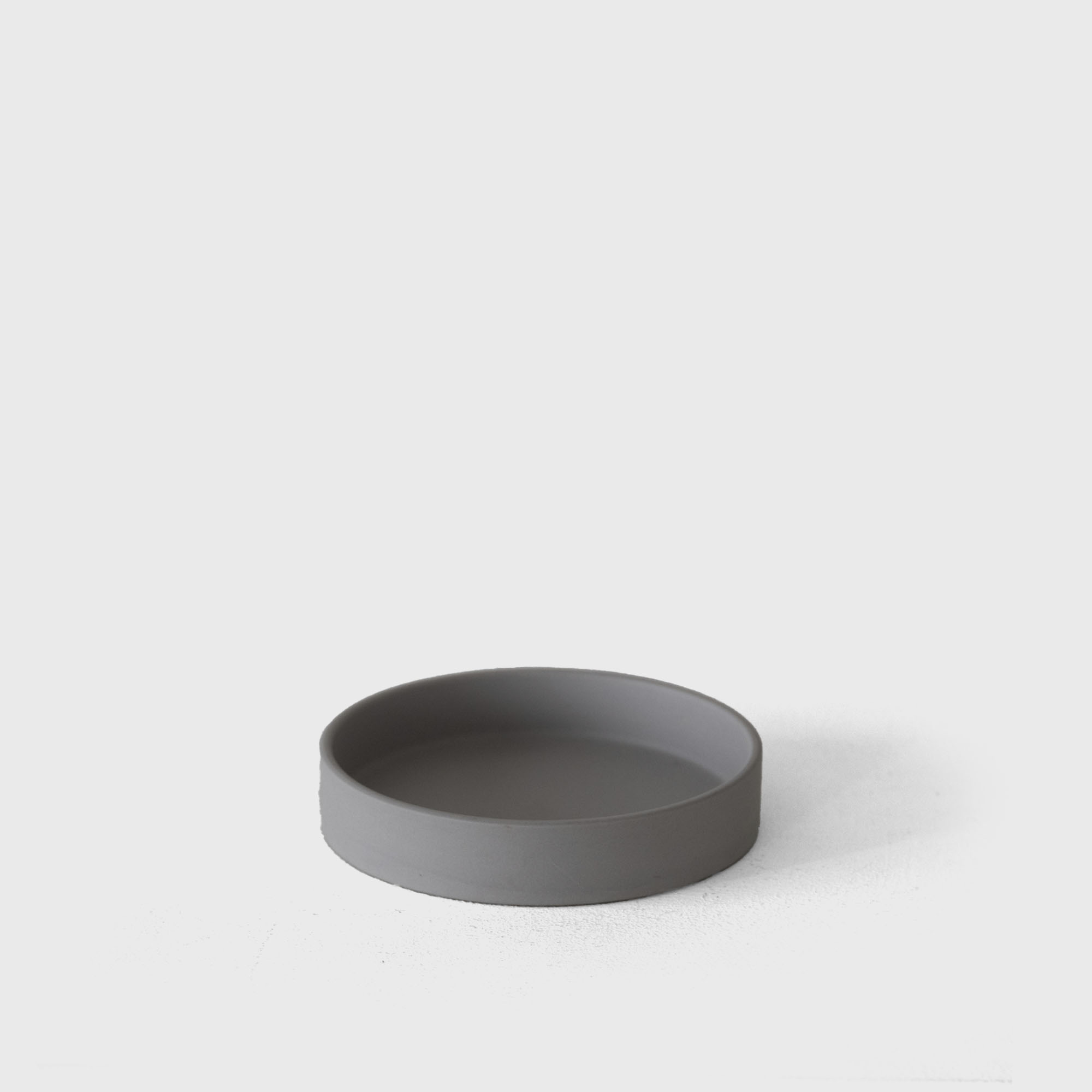 gray shallow bowl