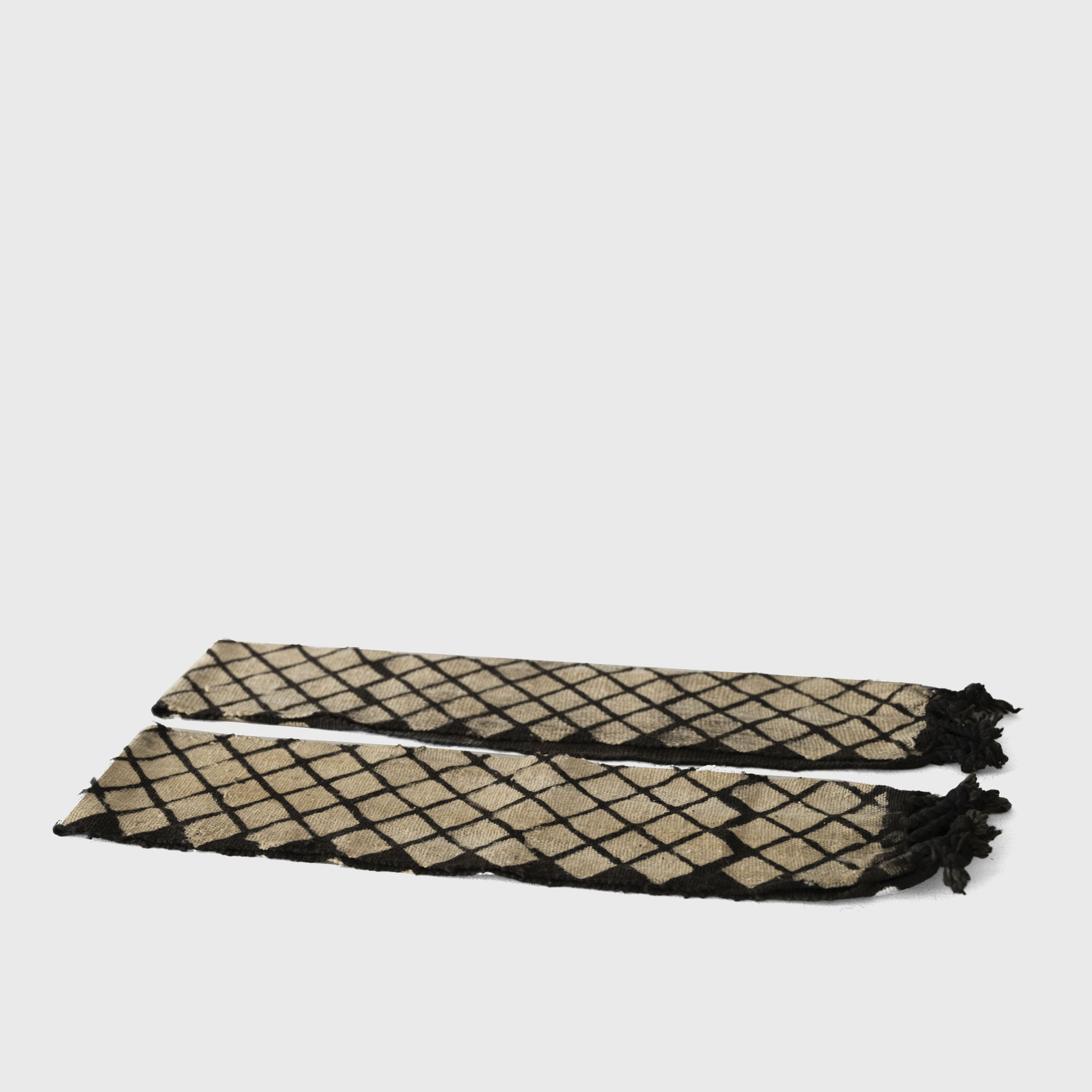 geometric patterns runner