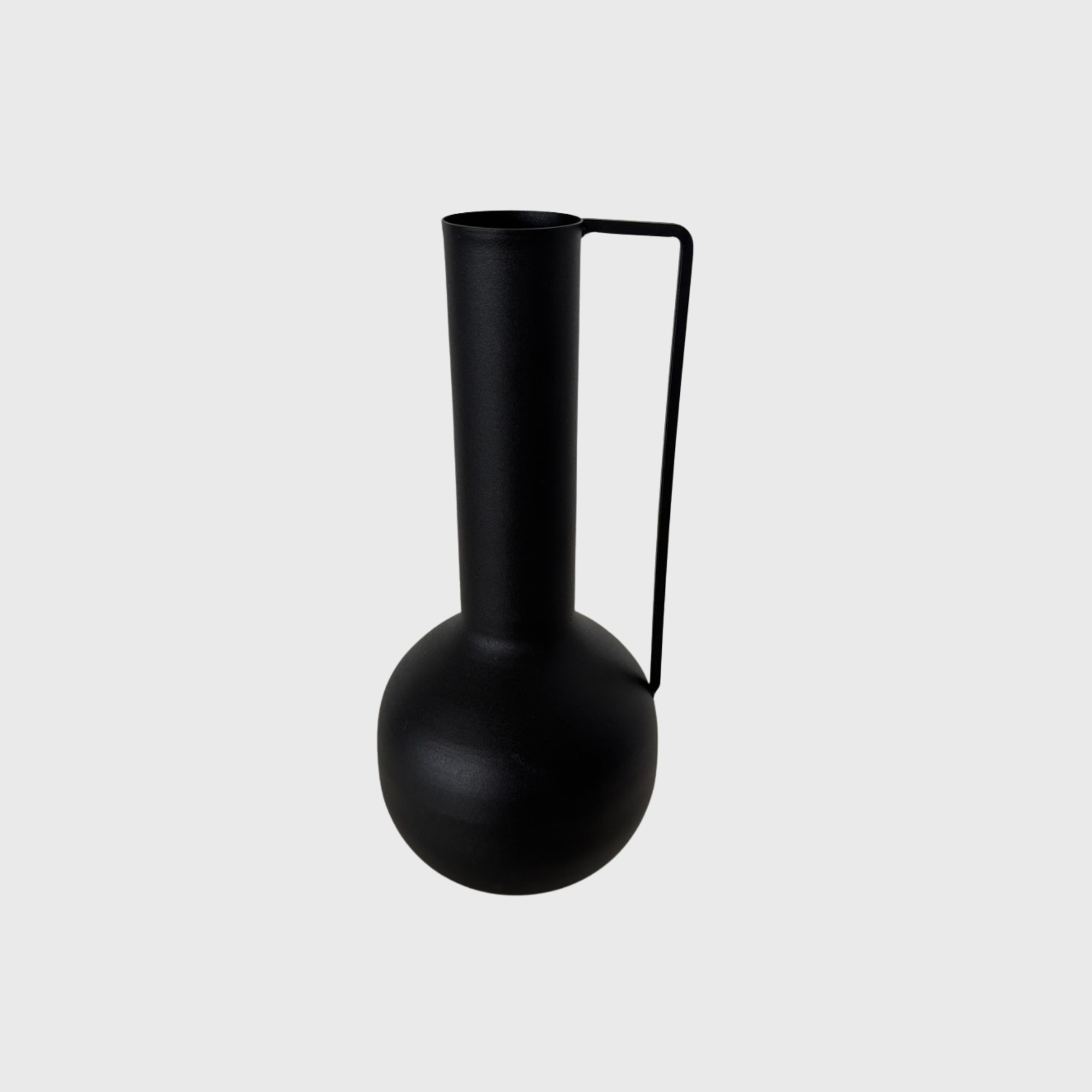 black flower vase