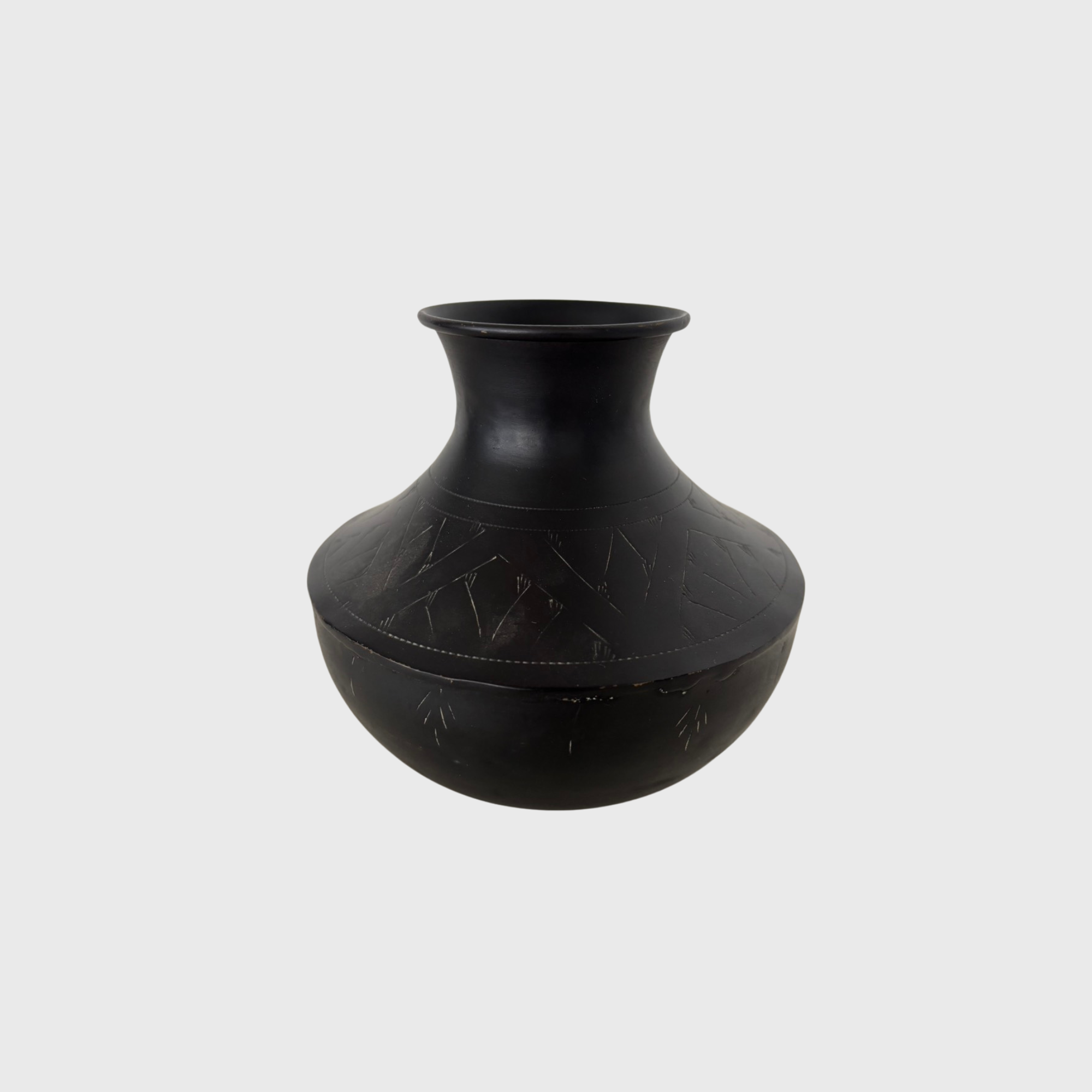 black pattern flower vase