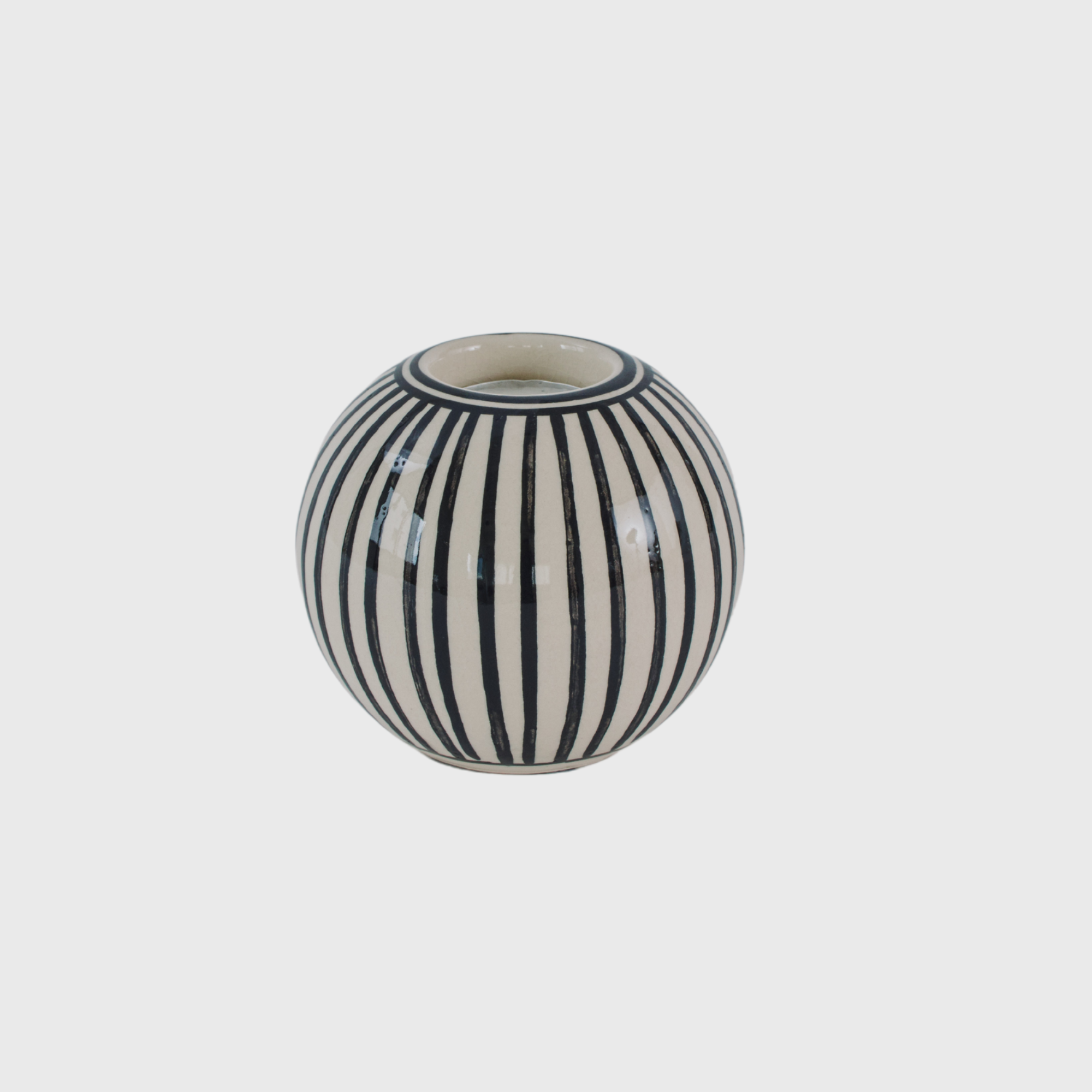 monochrome stripe sphere hoider