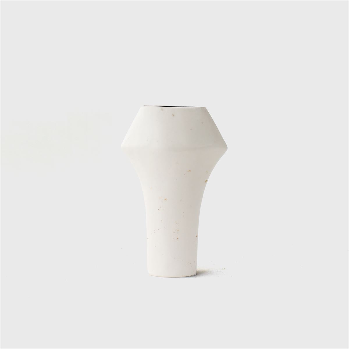 mordne  white
vase