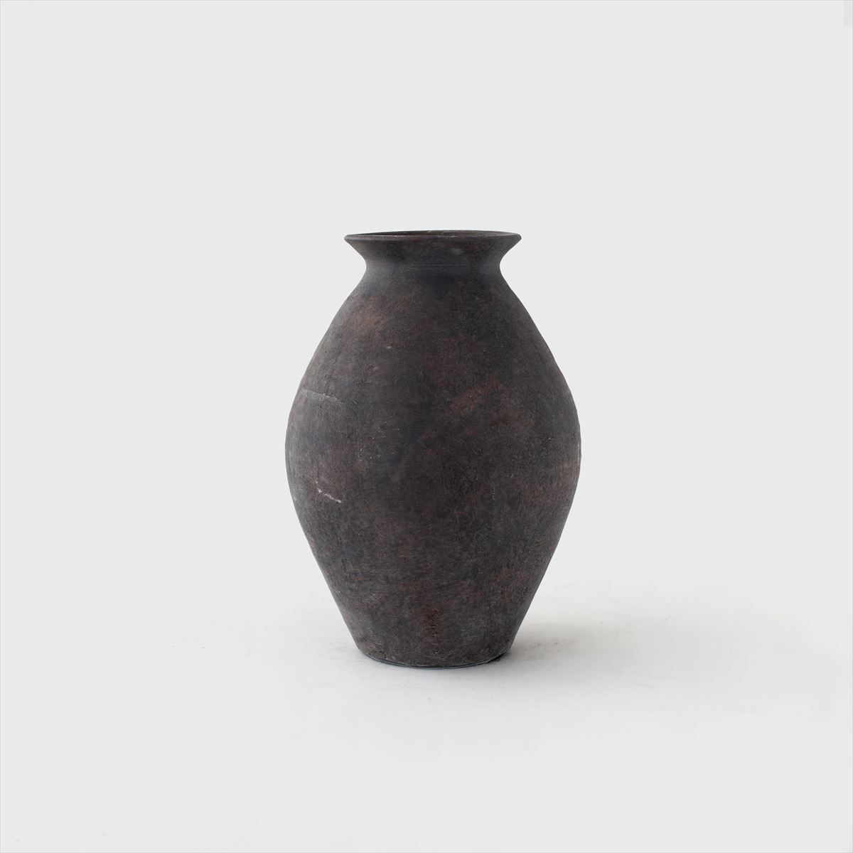 black  vase