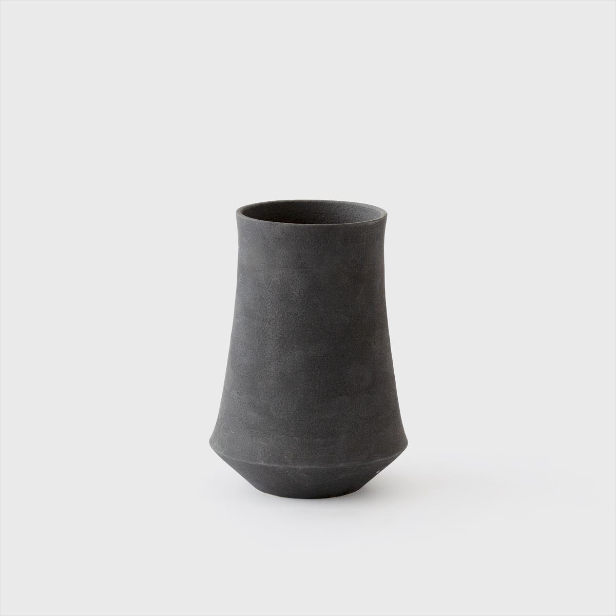 black flower vase