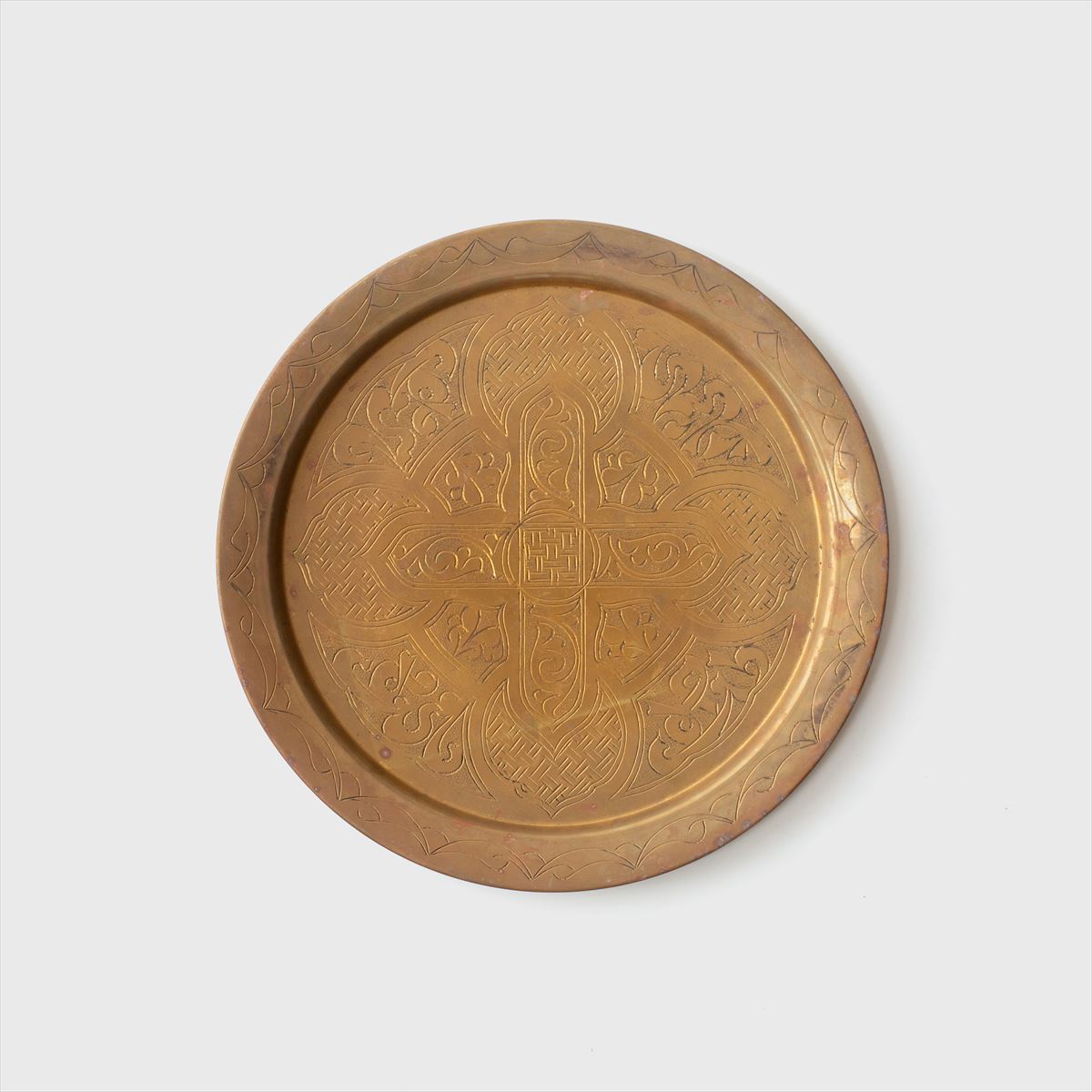 gold round plate