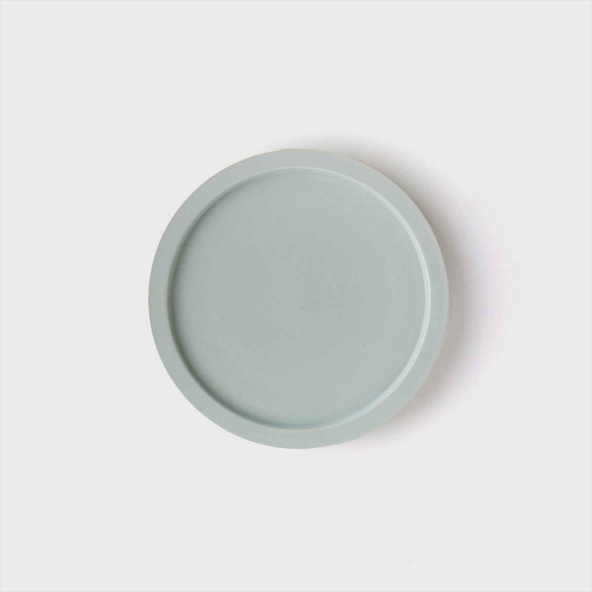 gray round plate