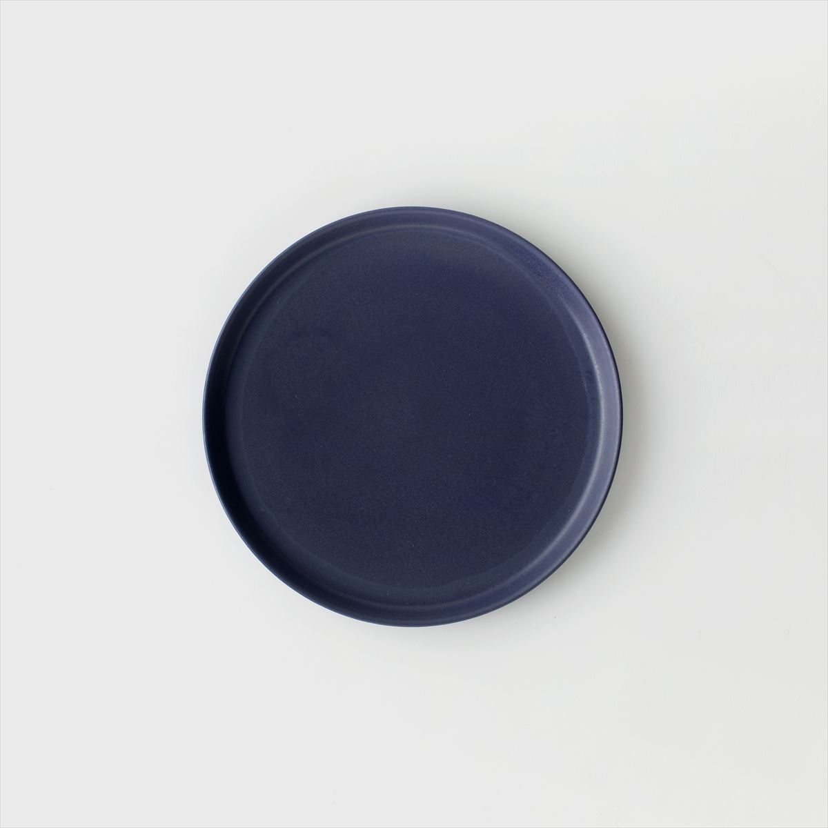 black round plate