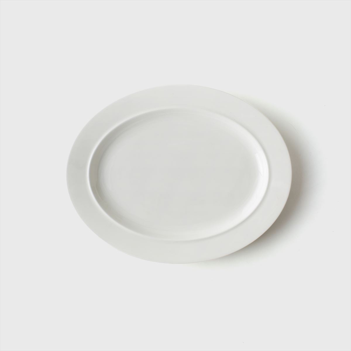 white oval plate