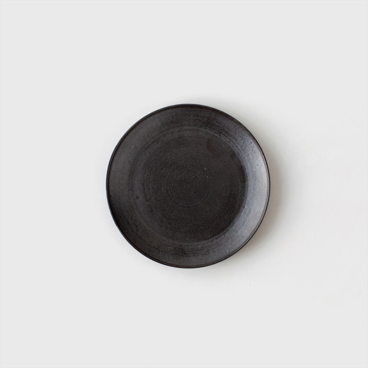 black round plate