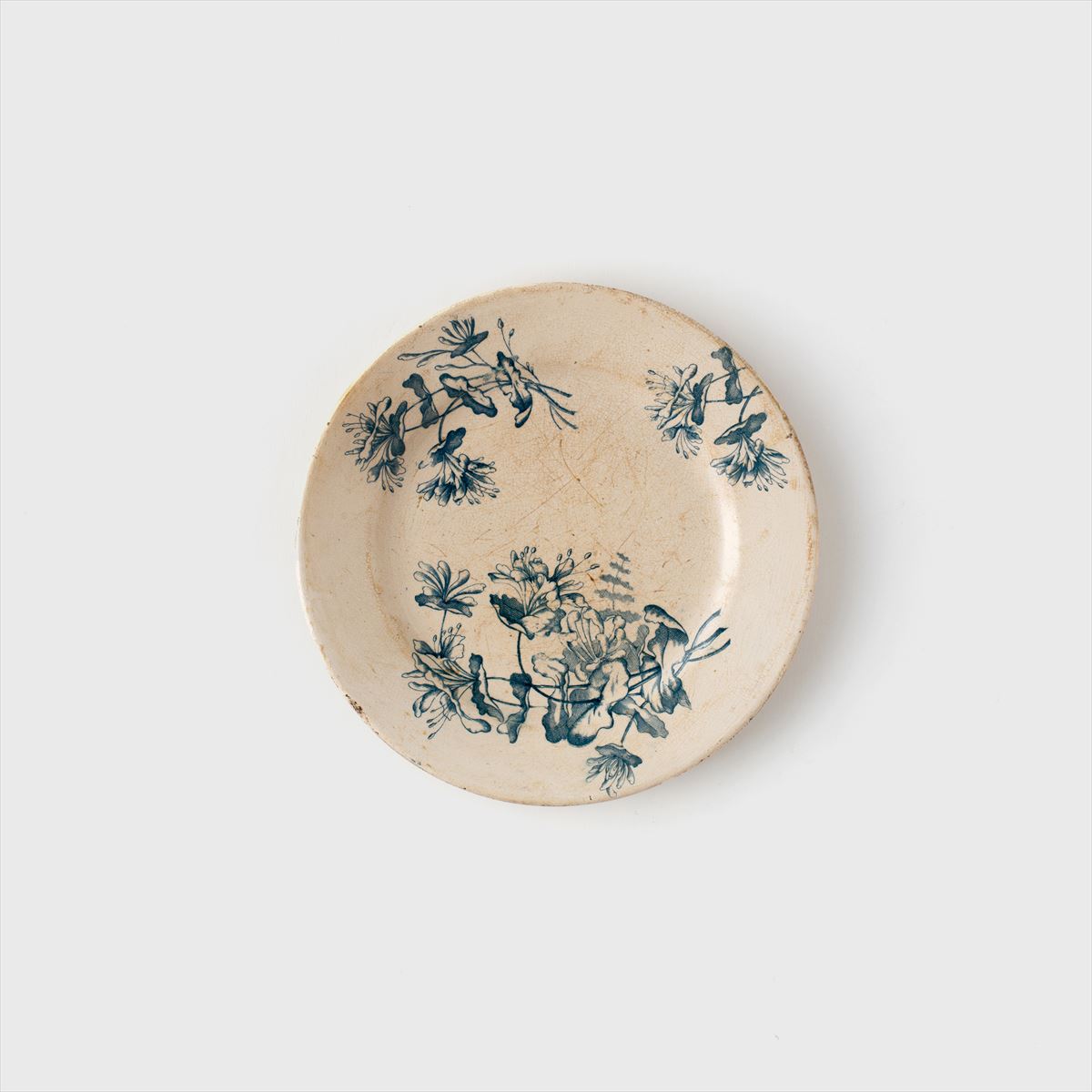 antiques flower 
round plate