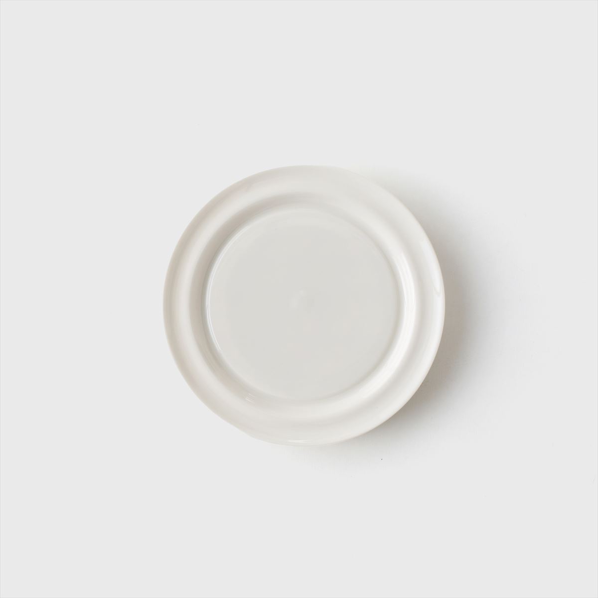 white round plate