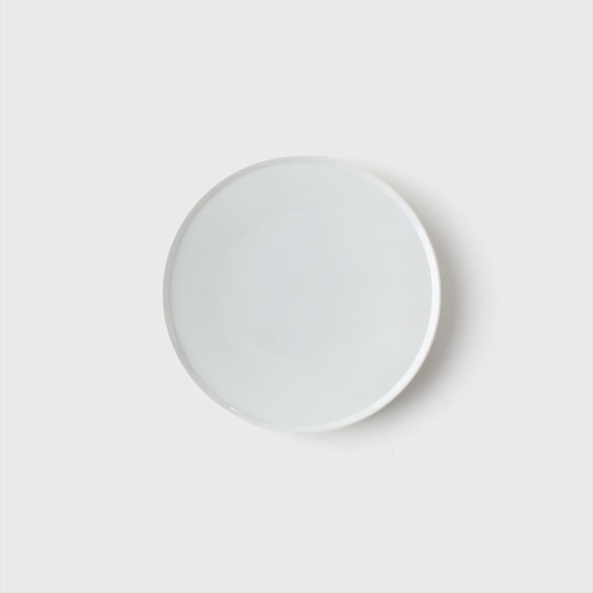 white round plate