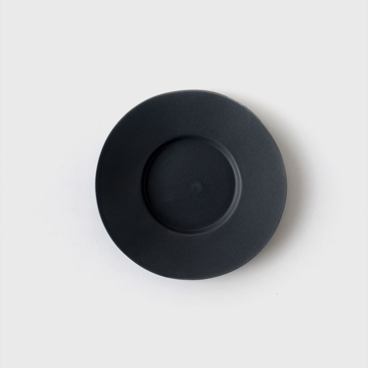 dark gray round plate