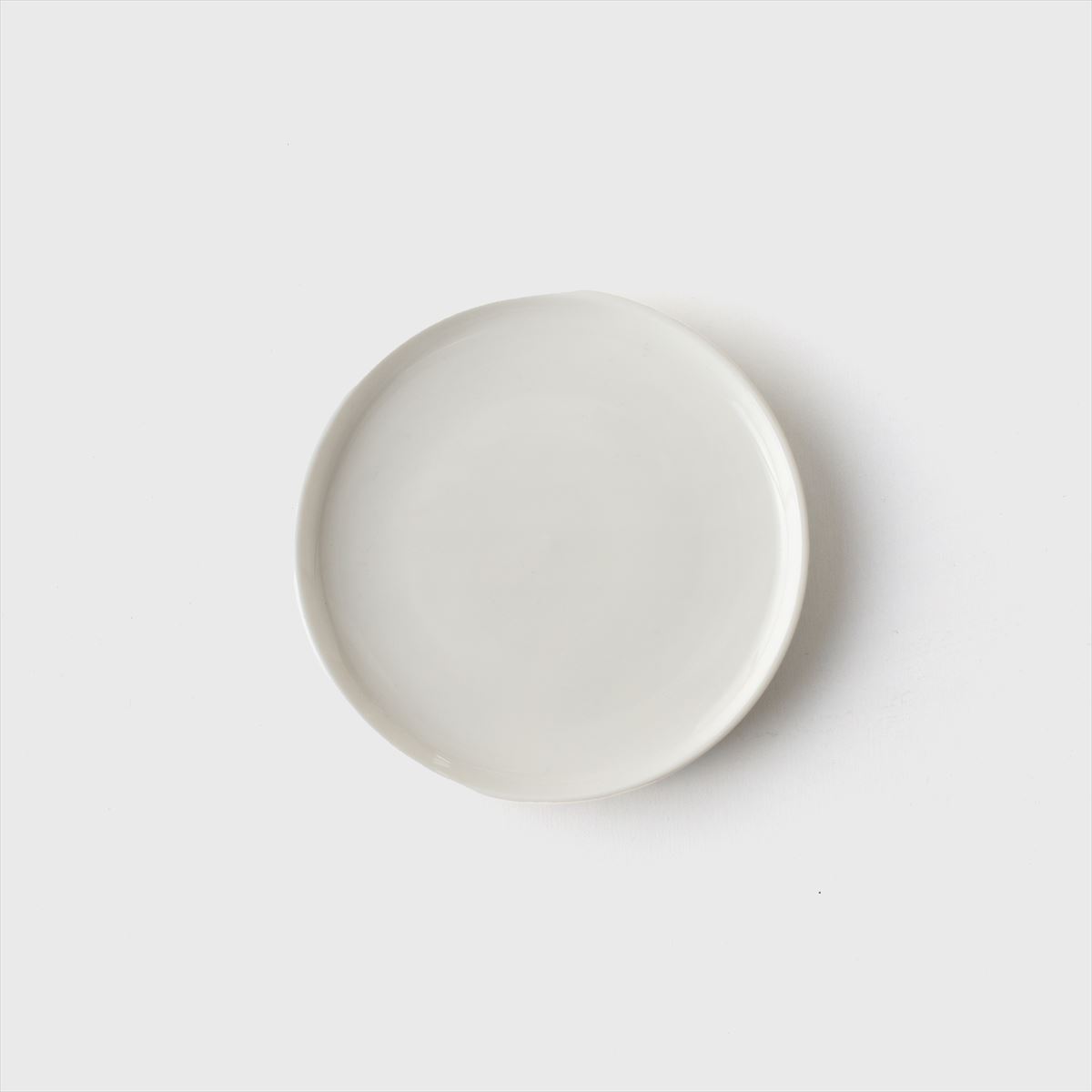 white round plate