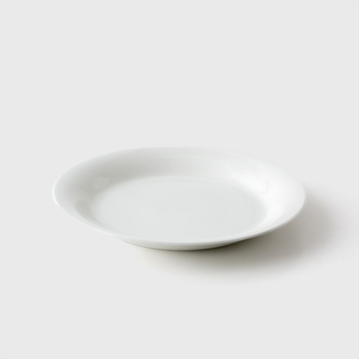 white round plate