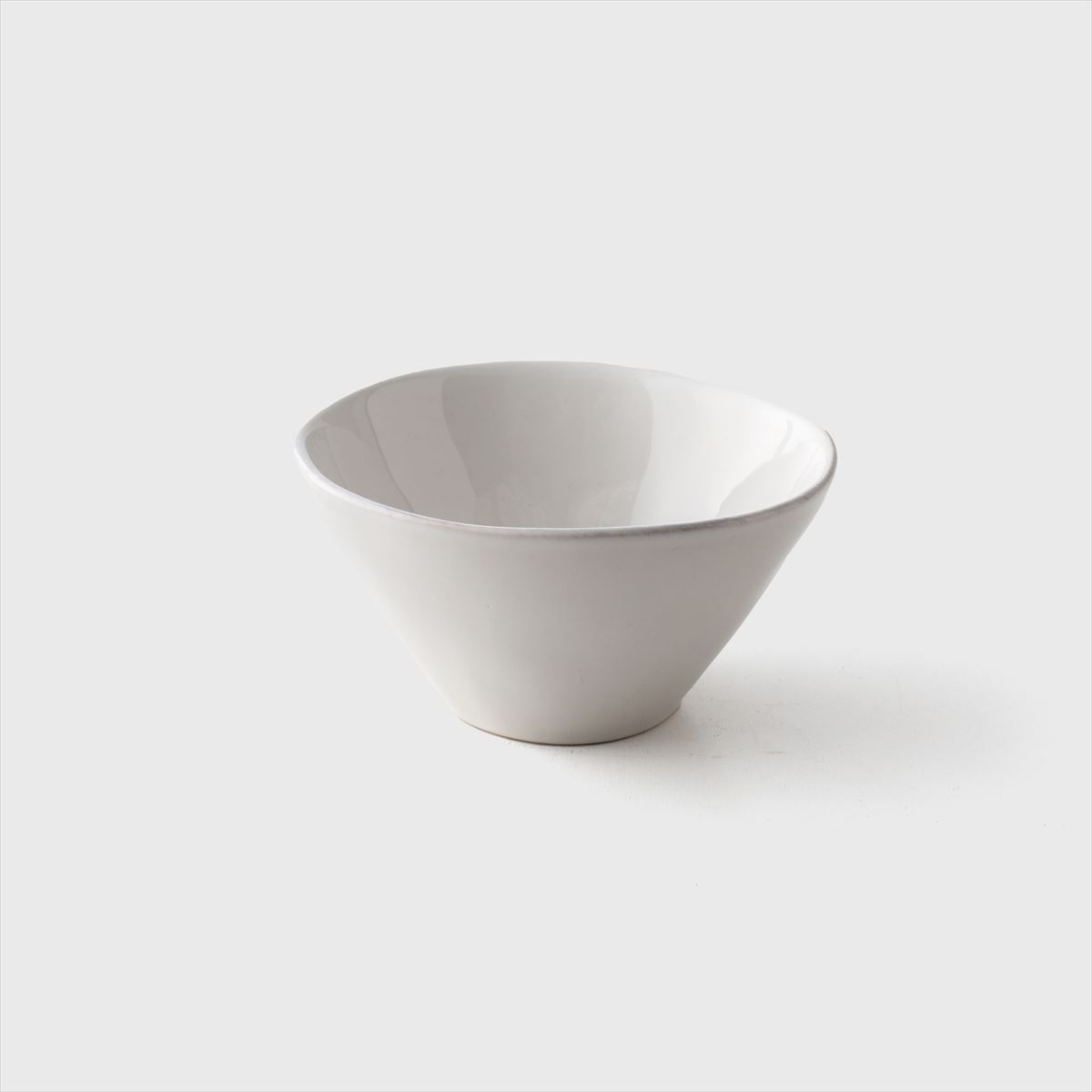 white mini bowl