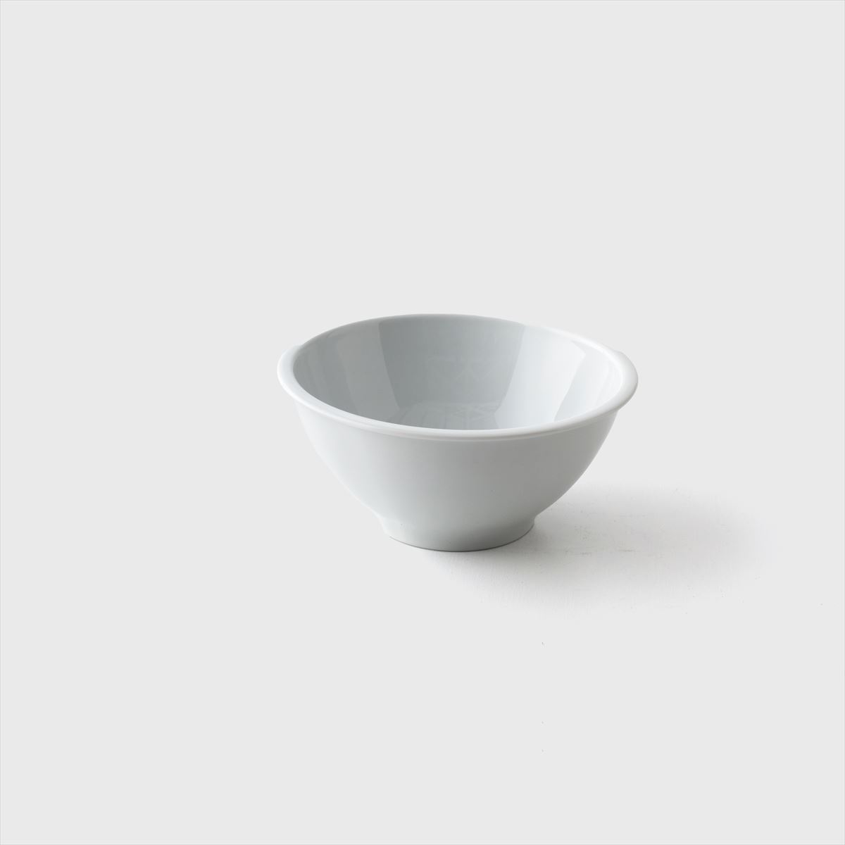 white mini bowl