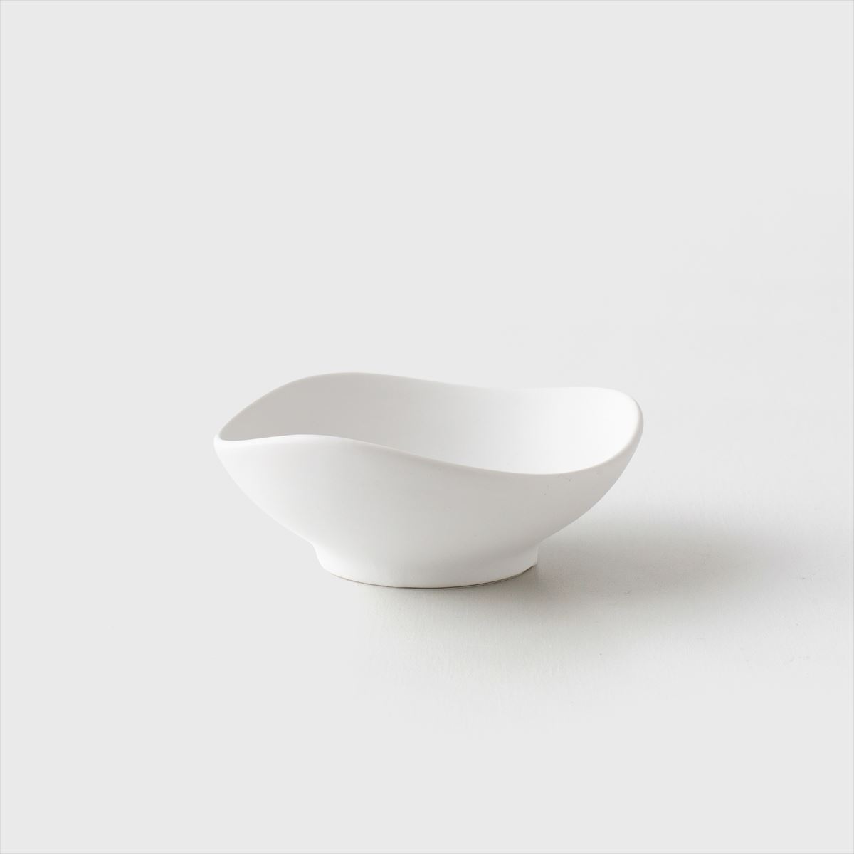 SHIONARI almond dish white