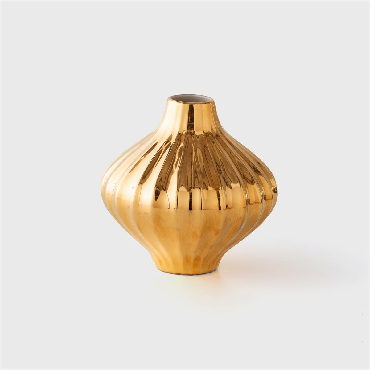 gold flower vase