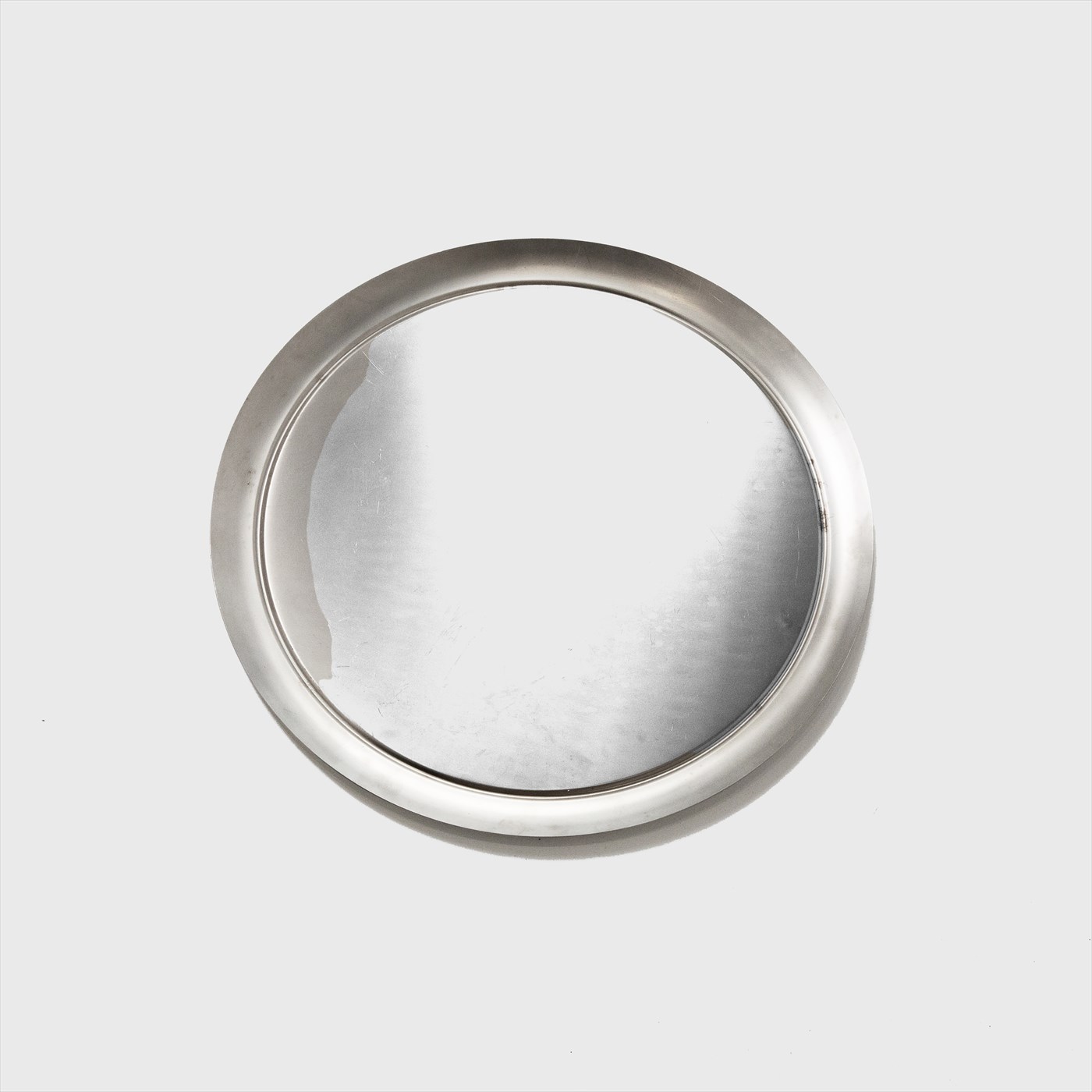 silver round tray