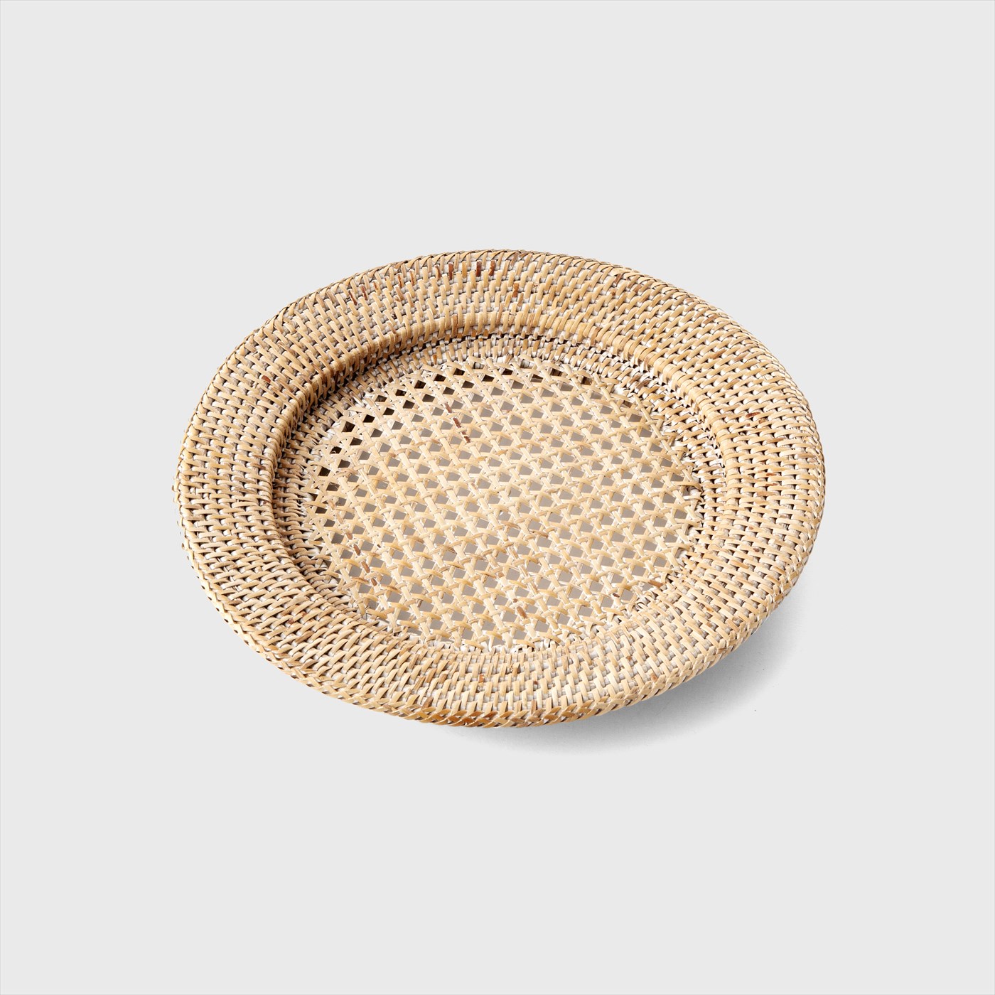 rattan under plate