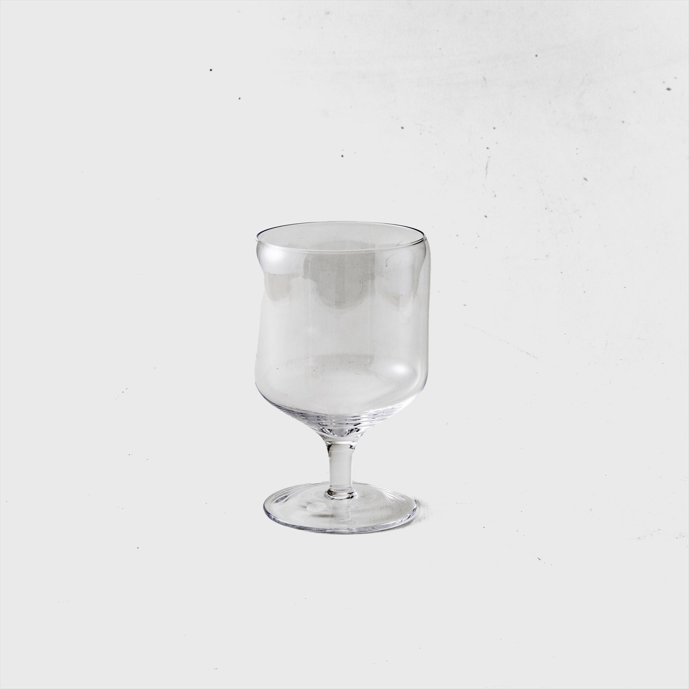 cylindrical wine glass