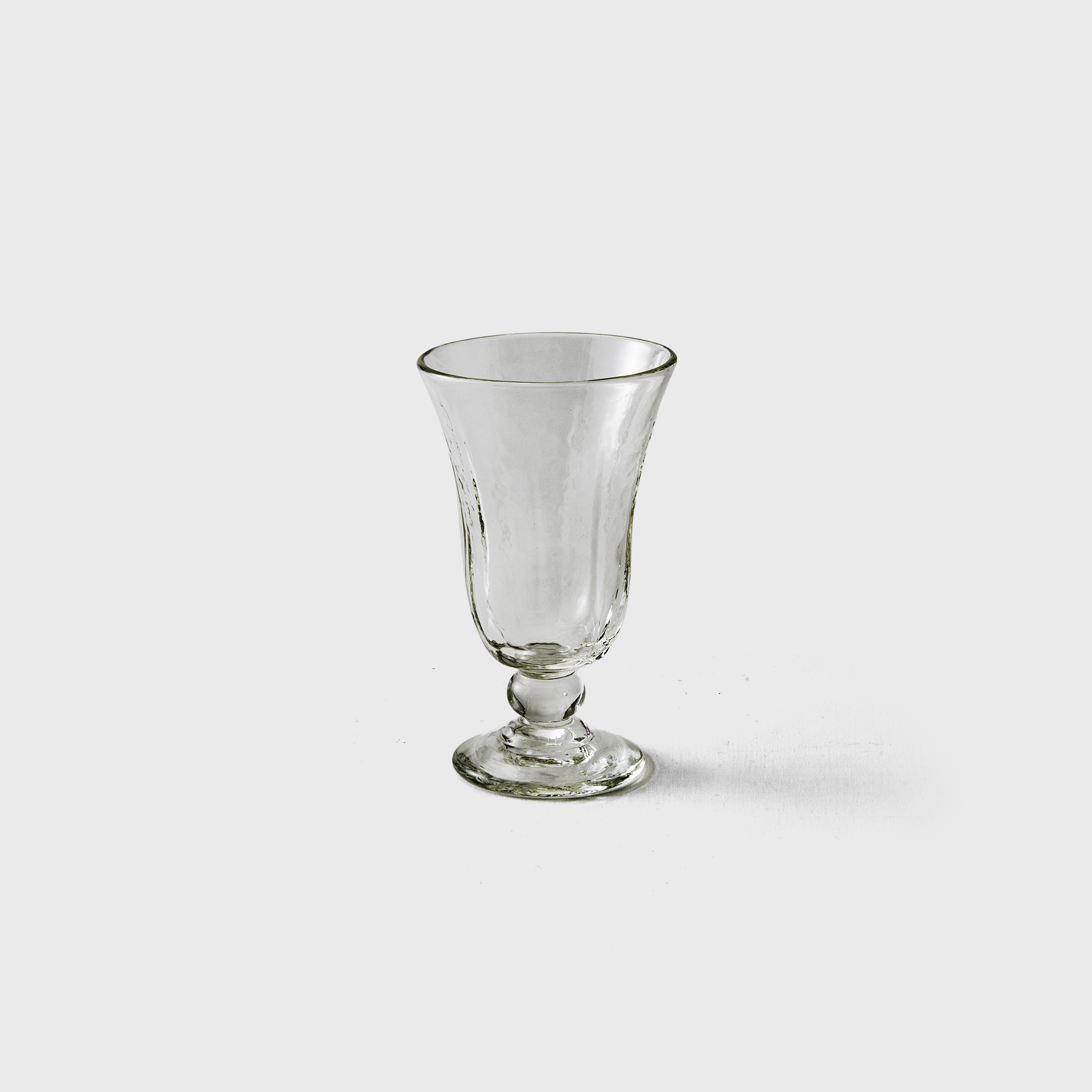 vertical molding
wine glass