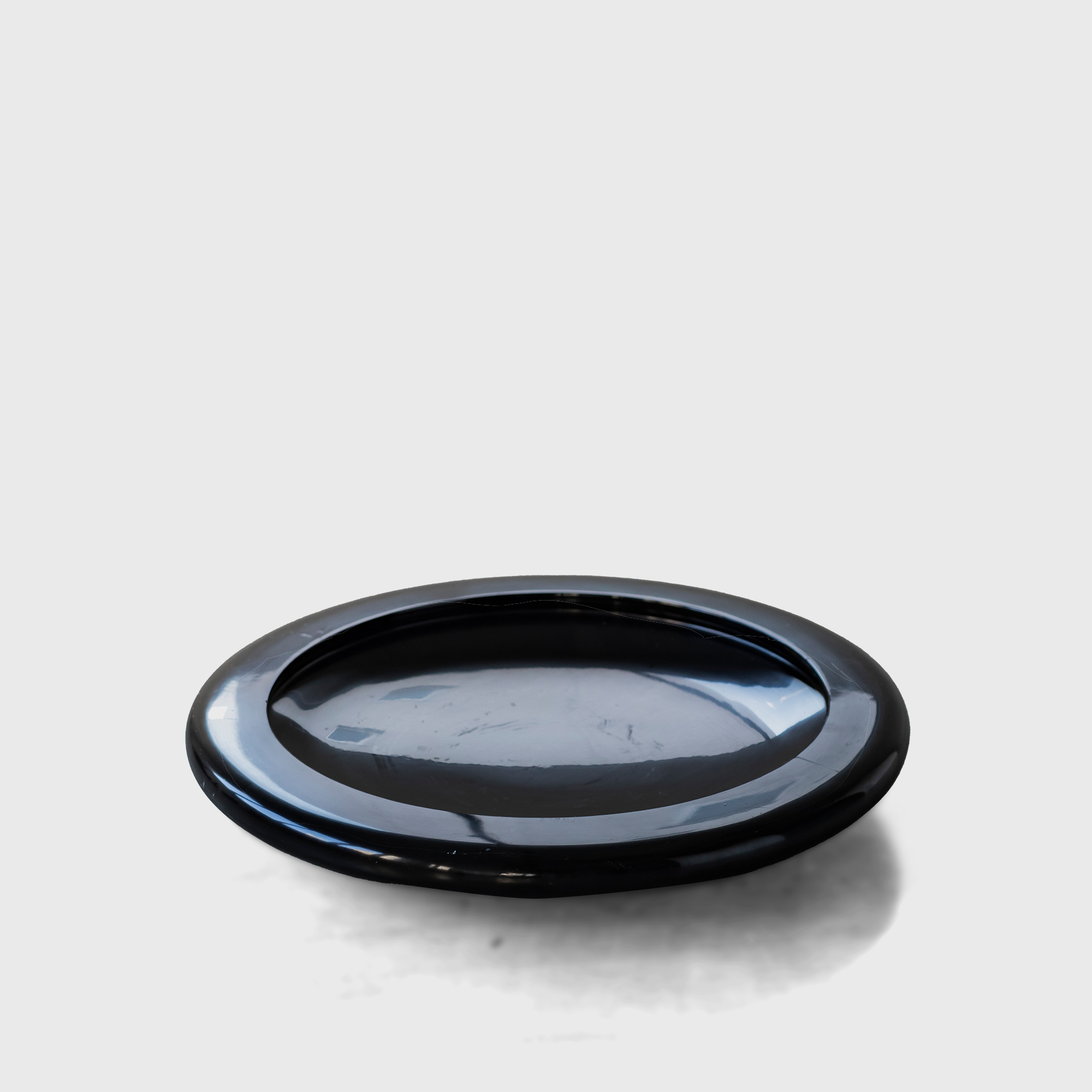 black round plate