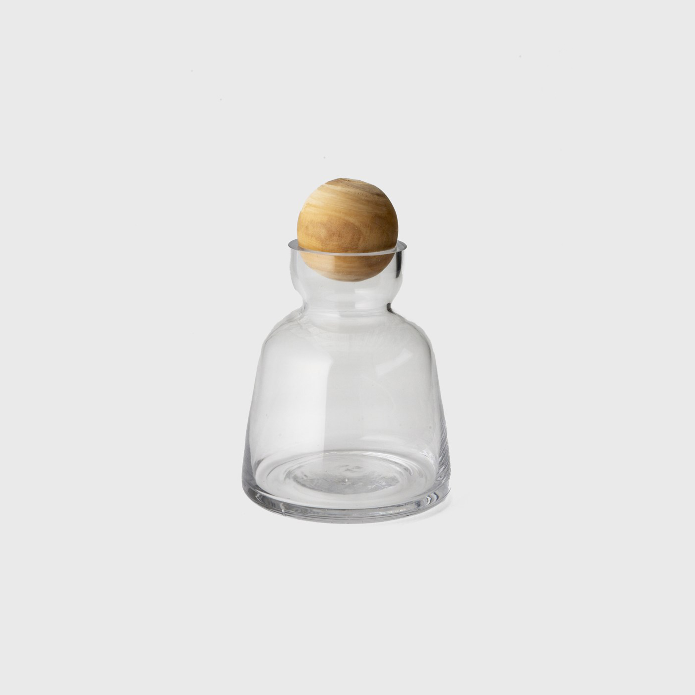 decanter with
wood stopper