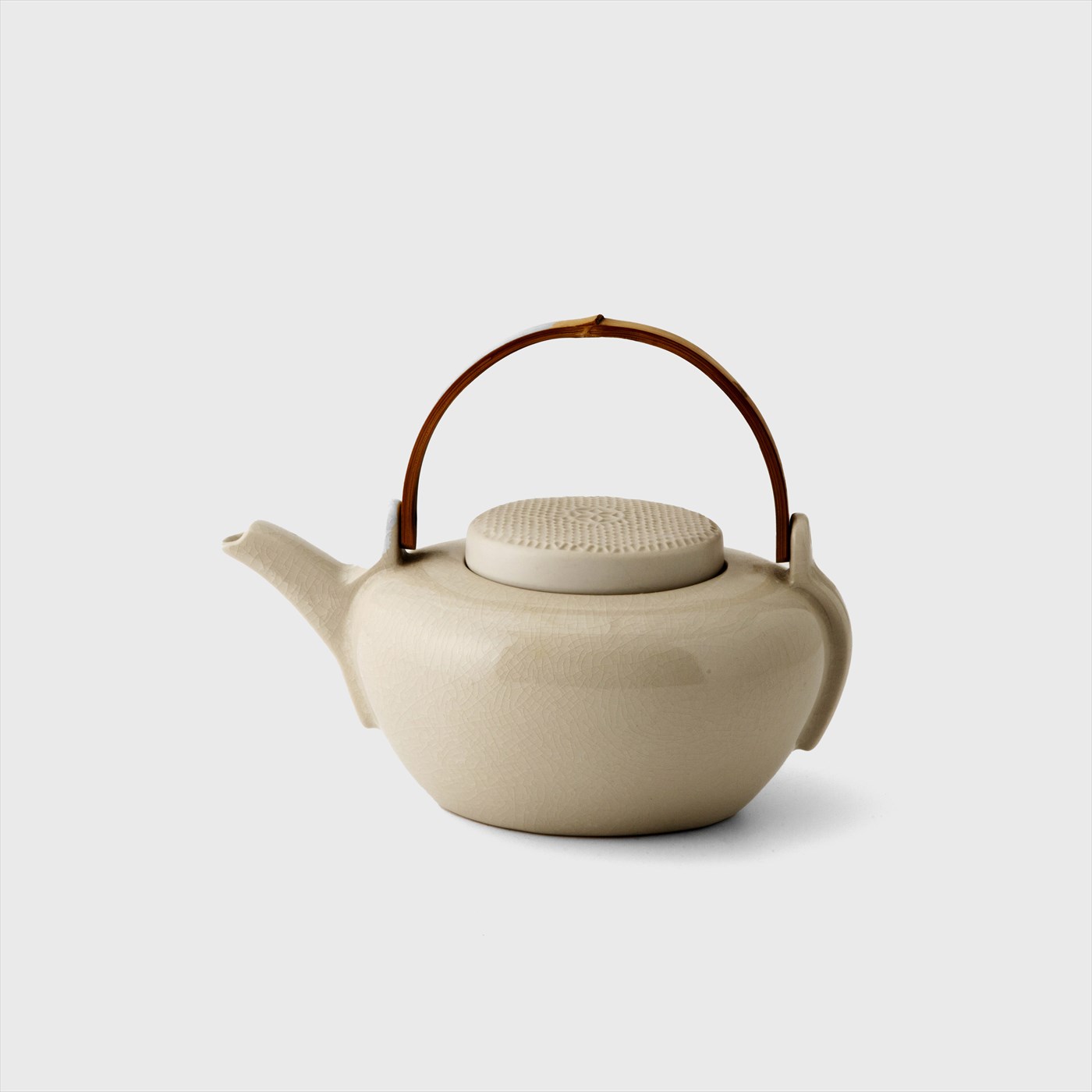 white tea pot