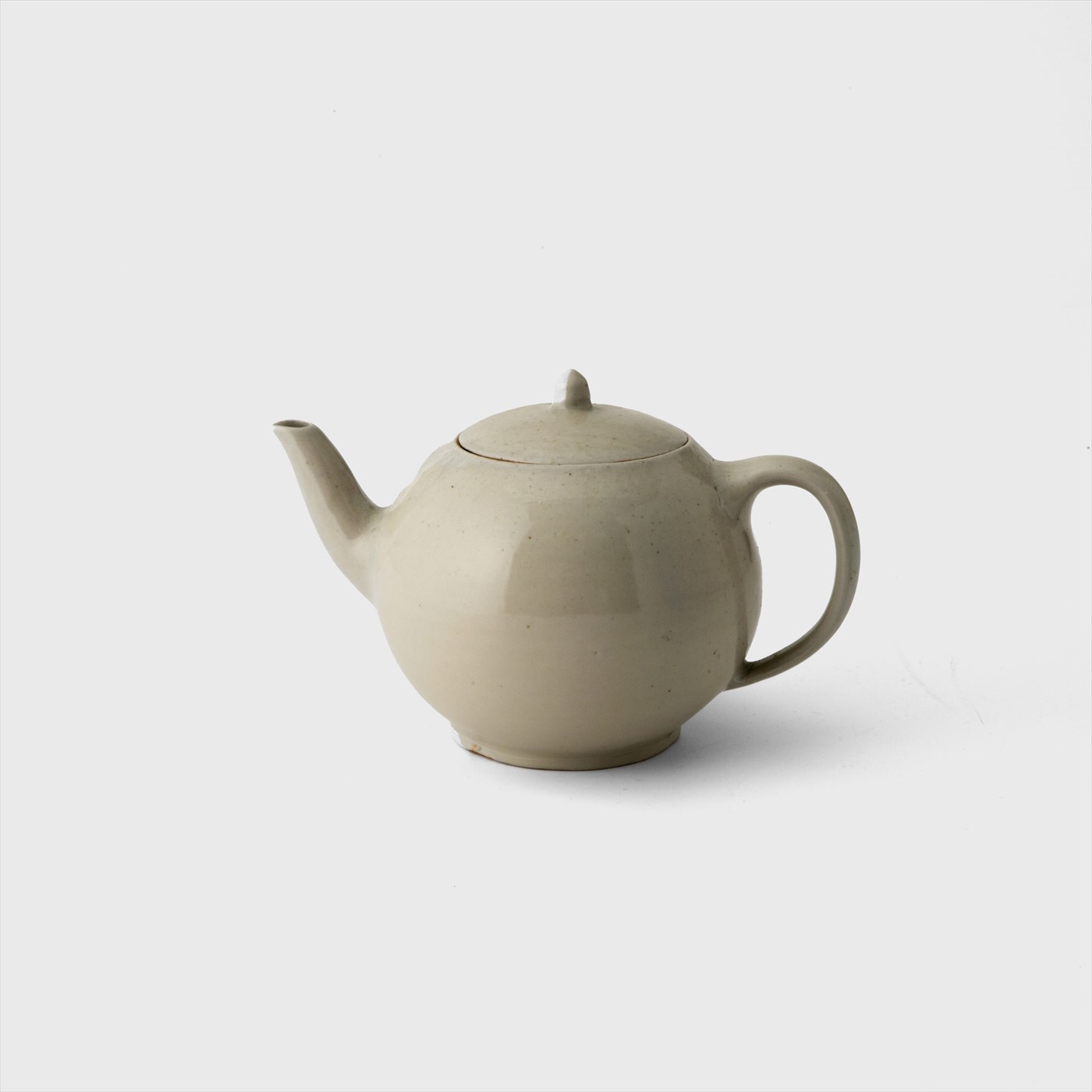 white tea pot