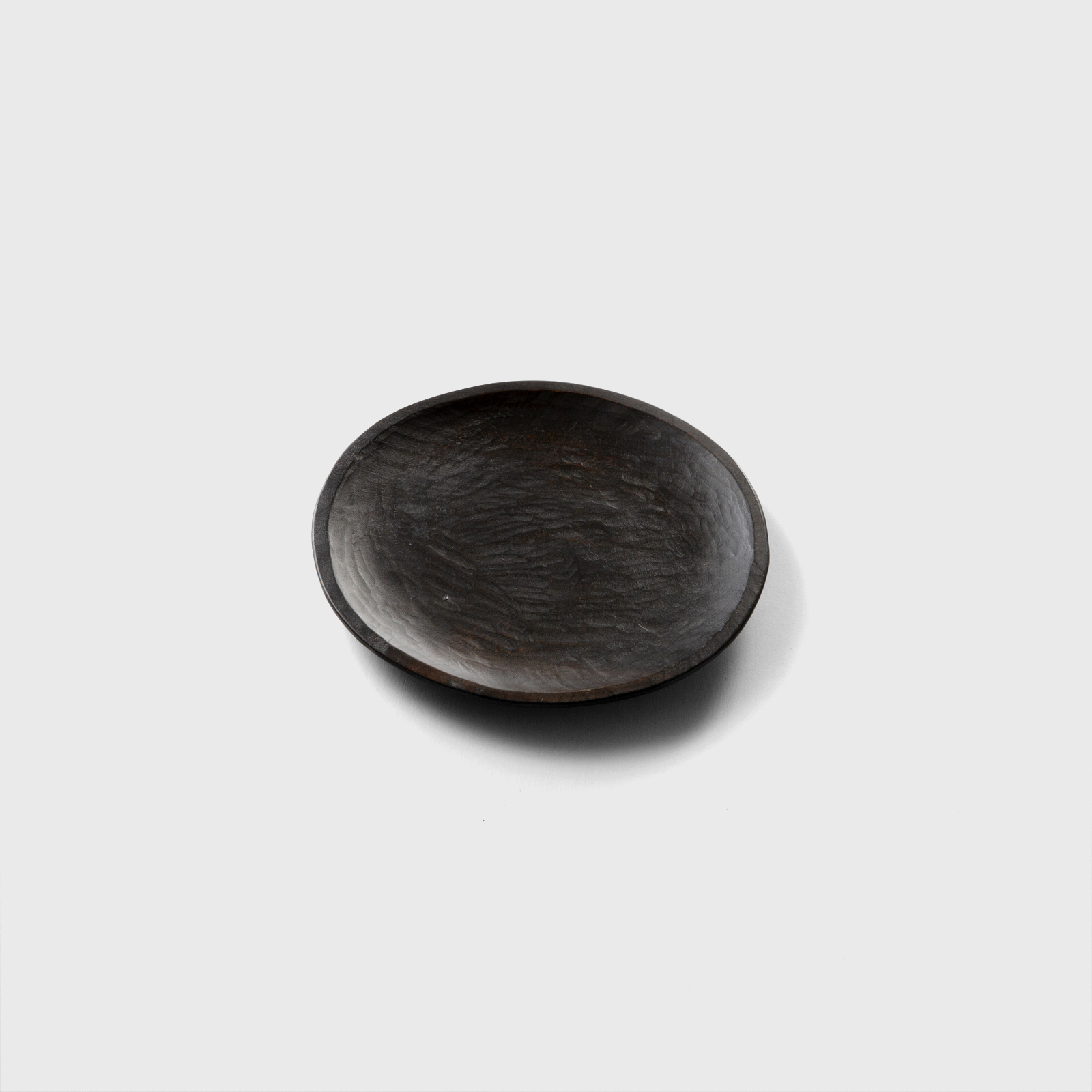 和皿 black round plate