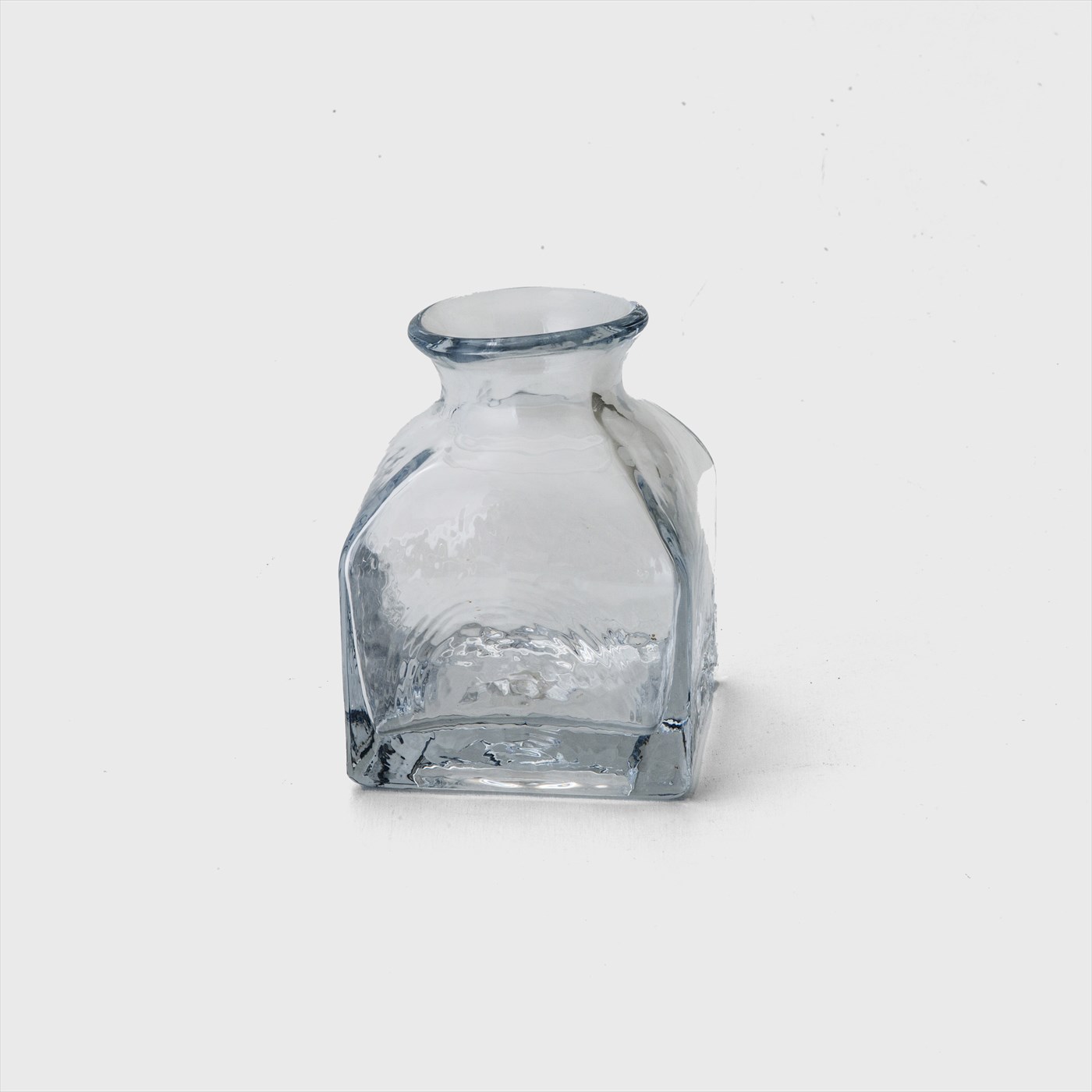 square glass
flower vase