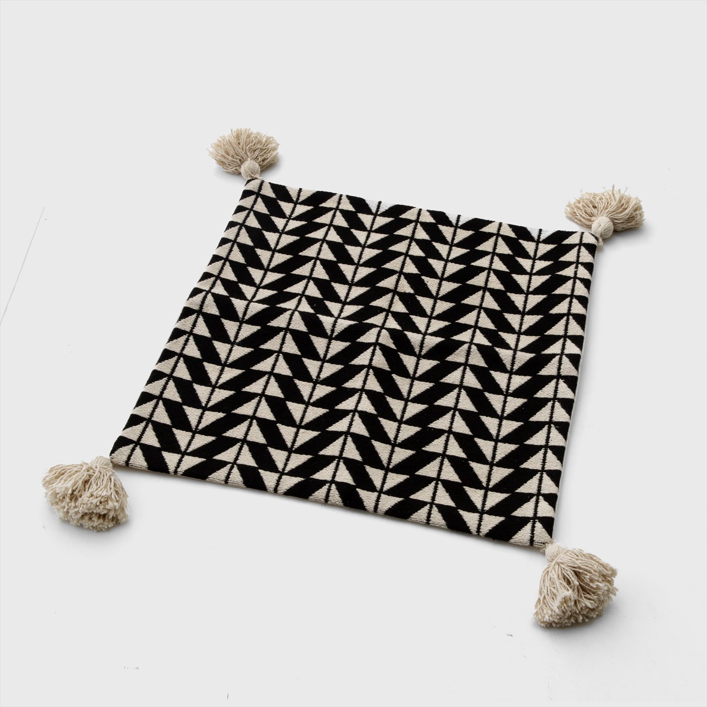 zig-zag fringe
cushion cover