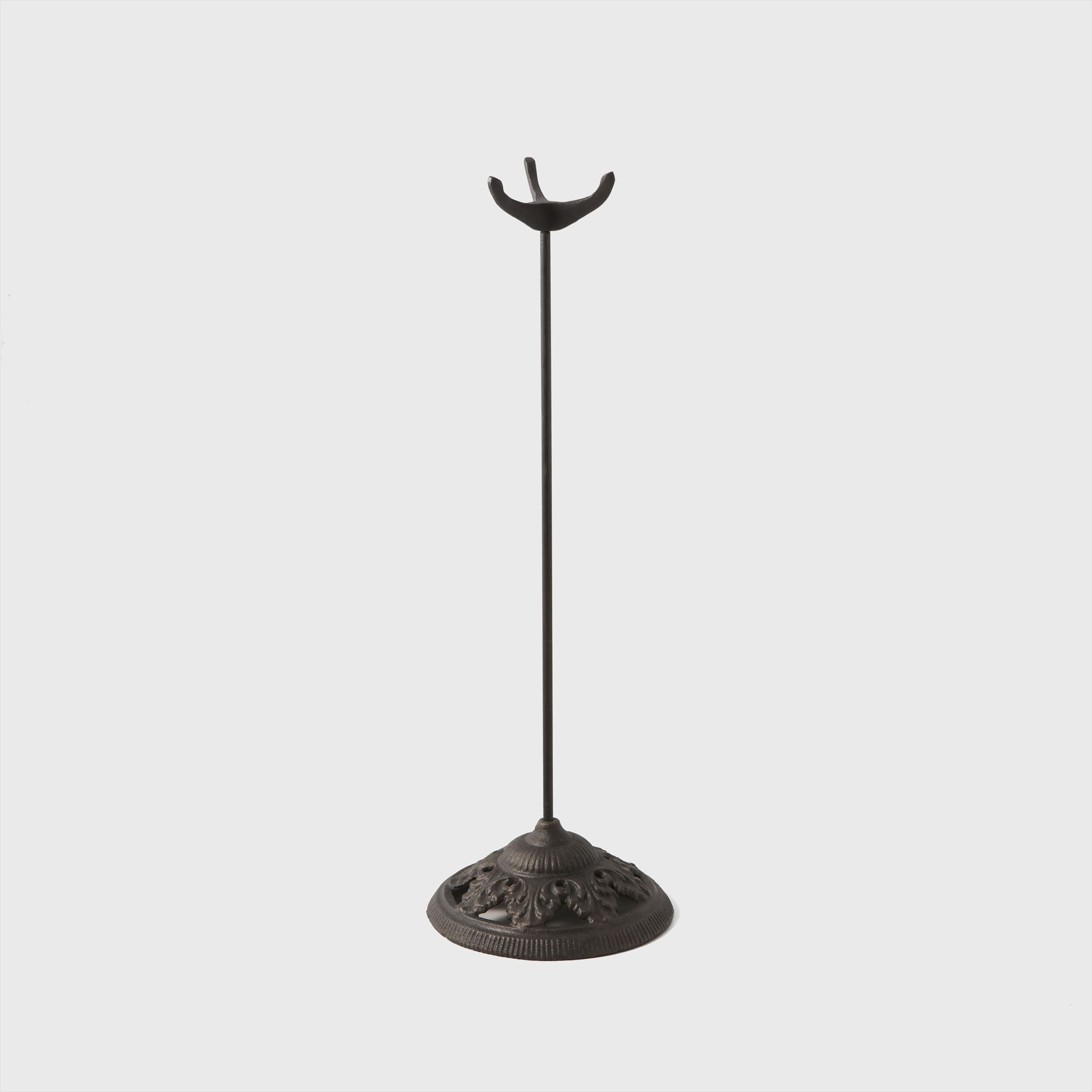 hat stand C