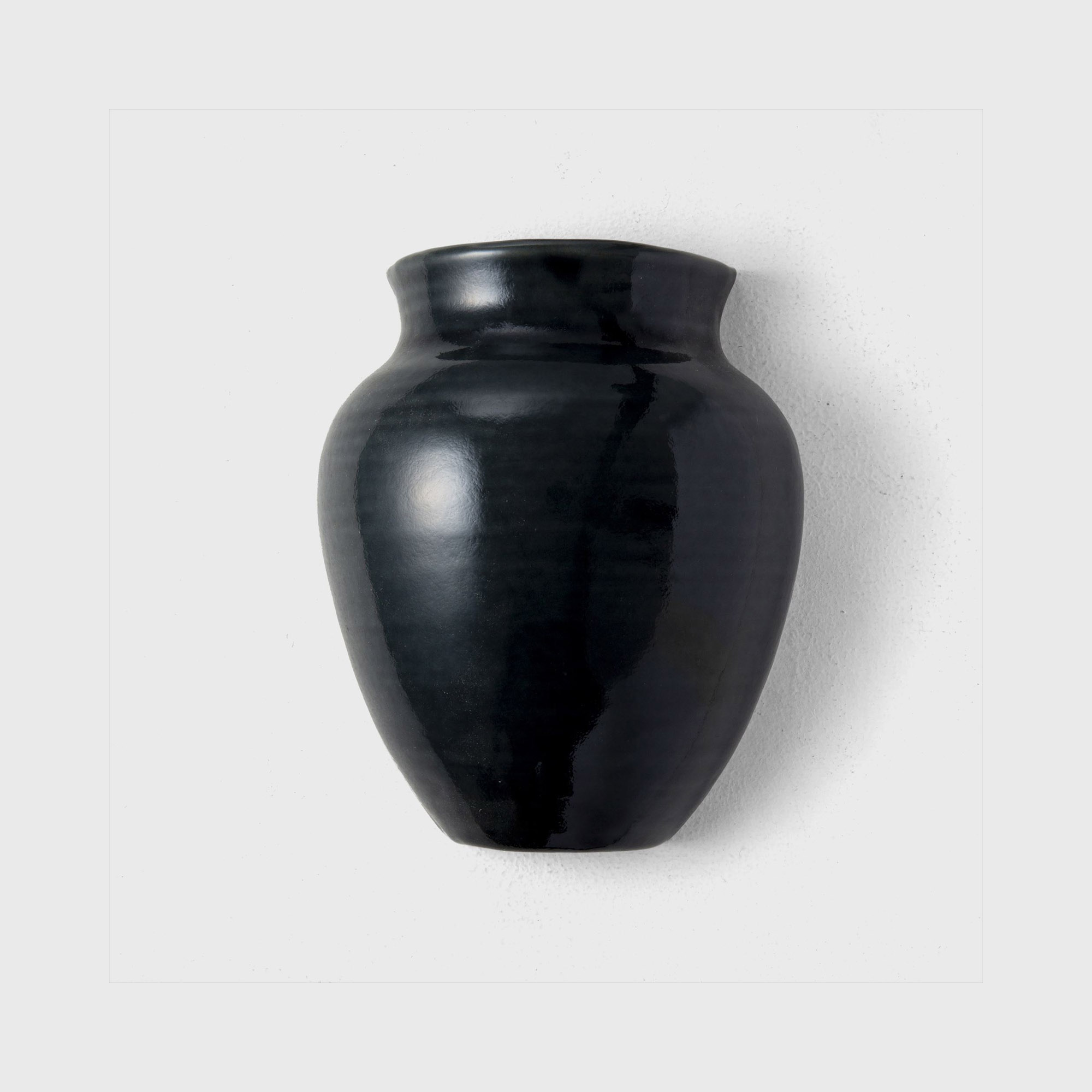 wall black flower vase