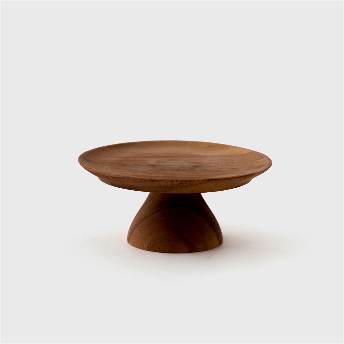 wood cake stand