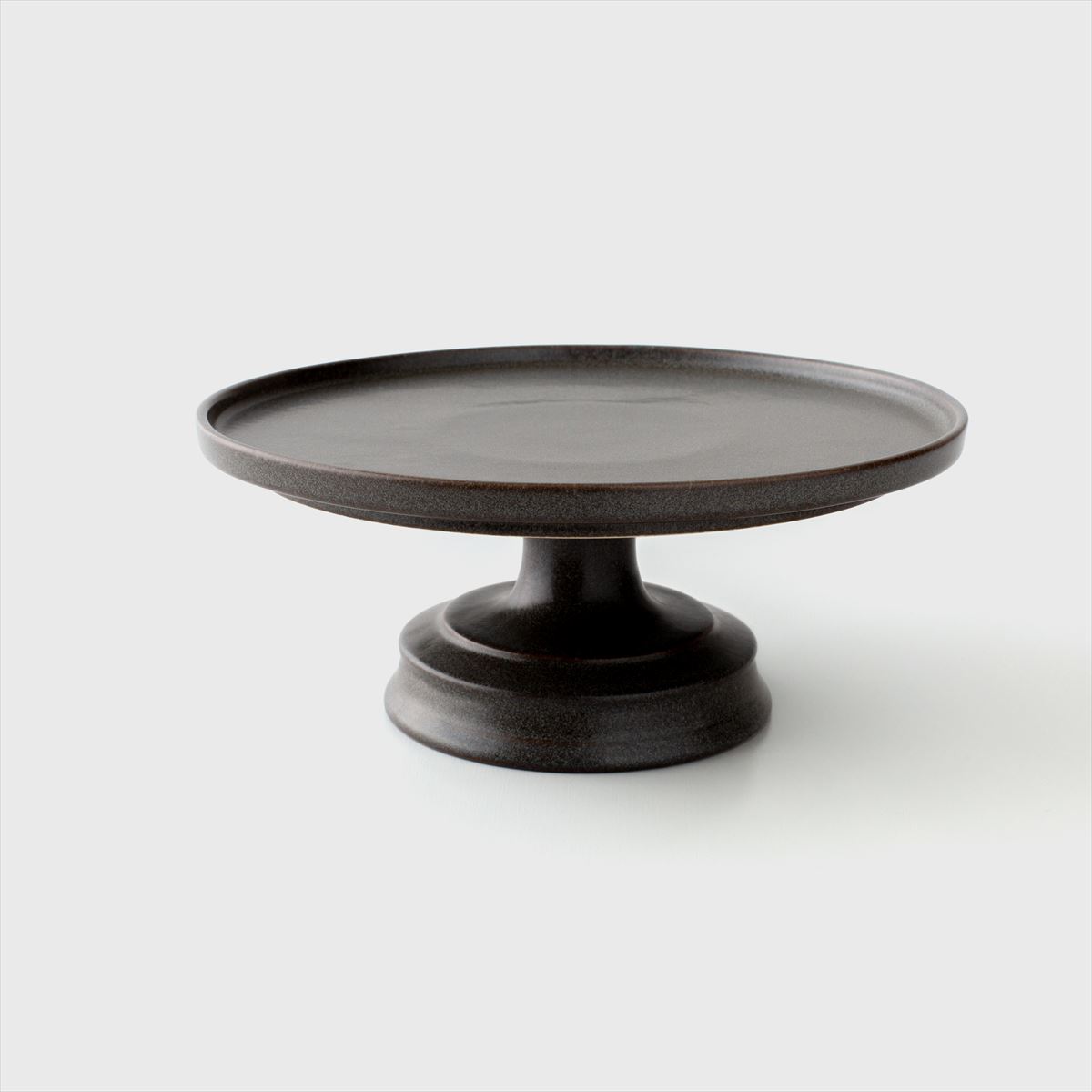 black cake stand