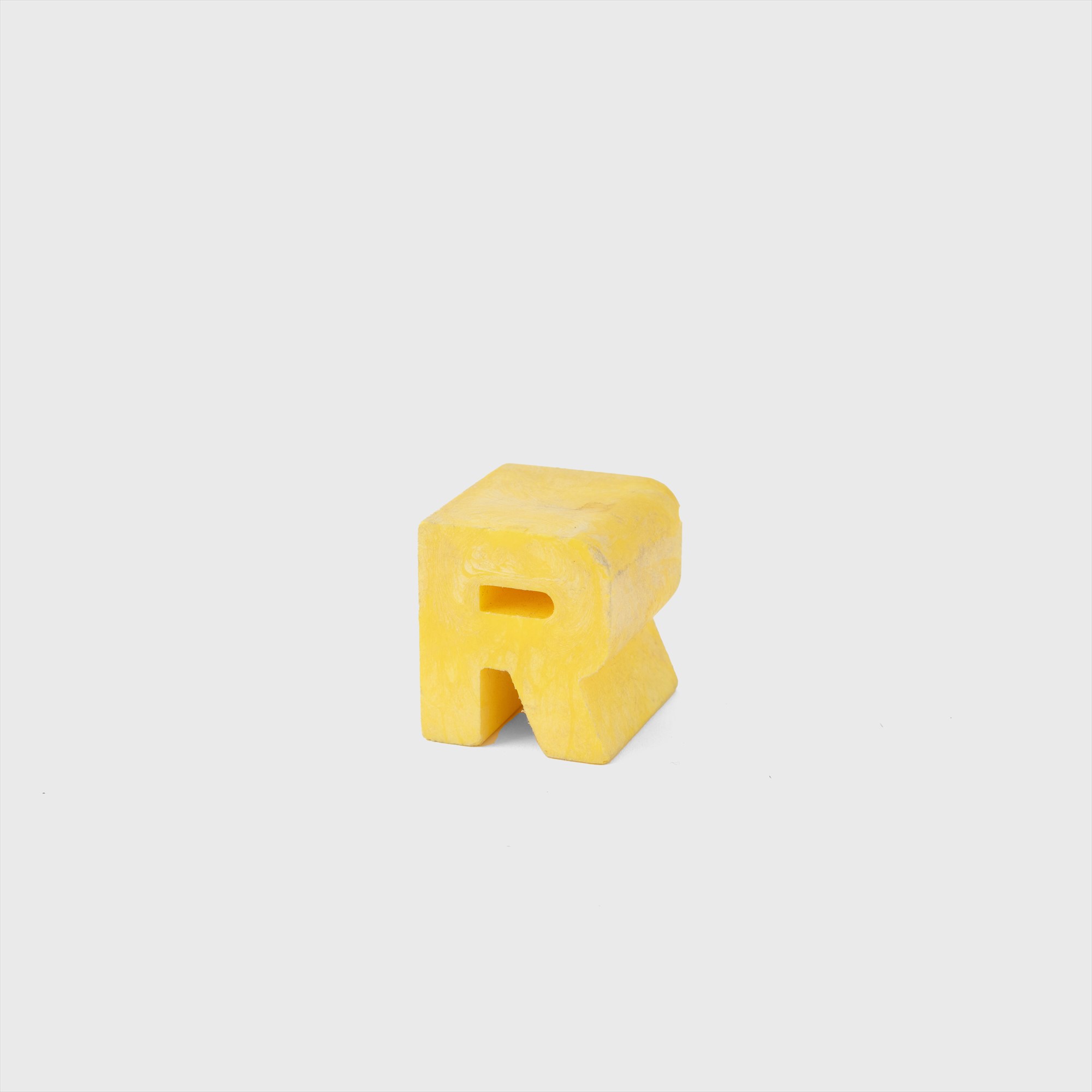 letter yellow "R"